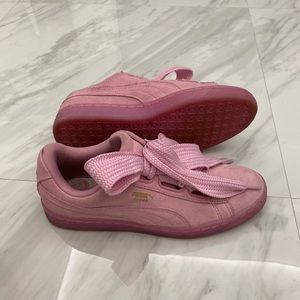 Puma Suede Hearts Reset in Prism Pink